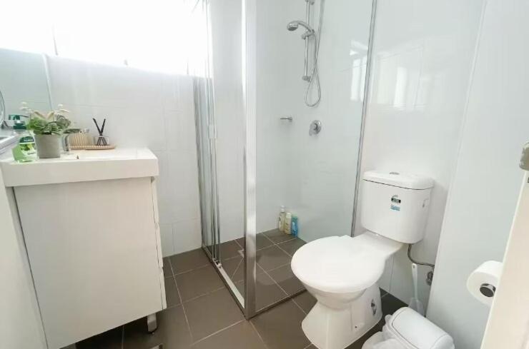 Modern 3 Bedroom Flat In Ryde *